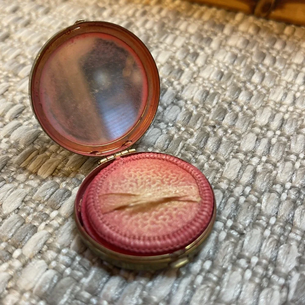 Vintage Vivaudou Rouge‎ Compact Brass Etched Refillable